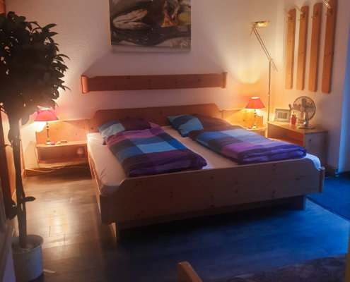 Schlafzimmer 2 zur Blauen Stunde – Ferienhof Kaiser Herrieden